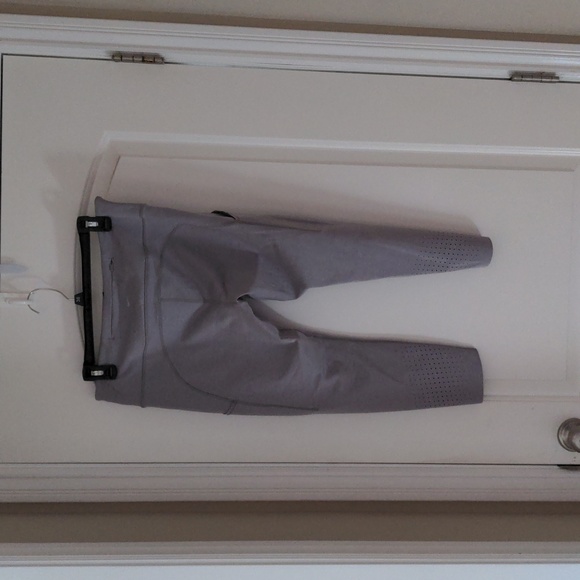 Gray Nike Capri Leggings - Picture 5 of 11